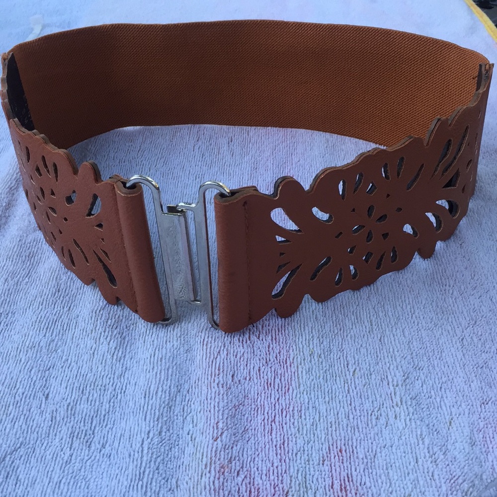 Faux leather and spandex light brown belt
